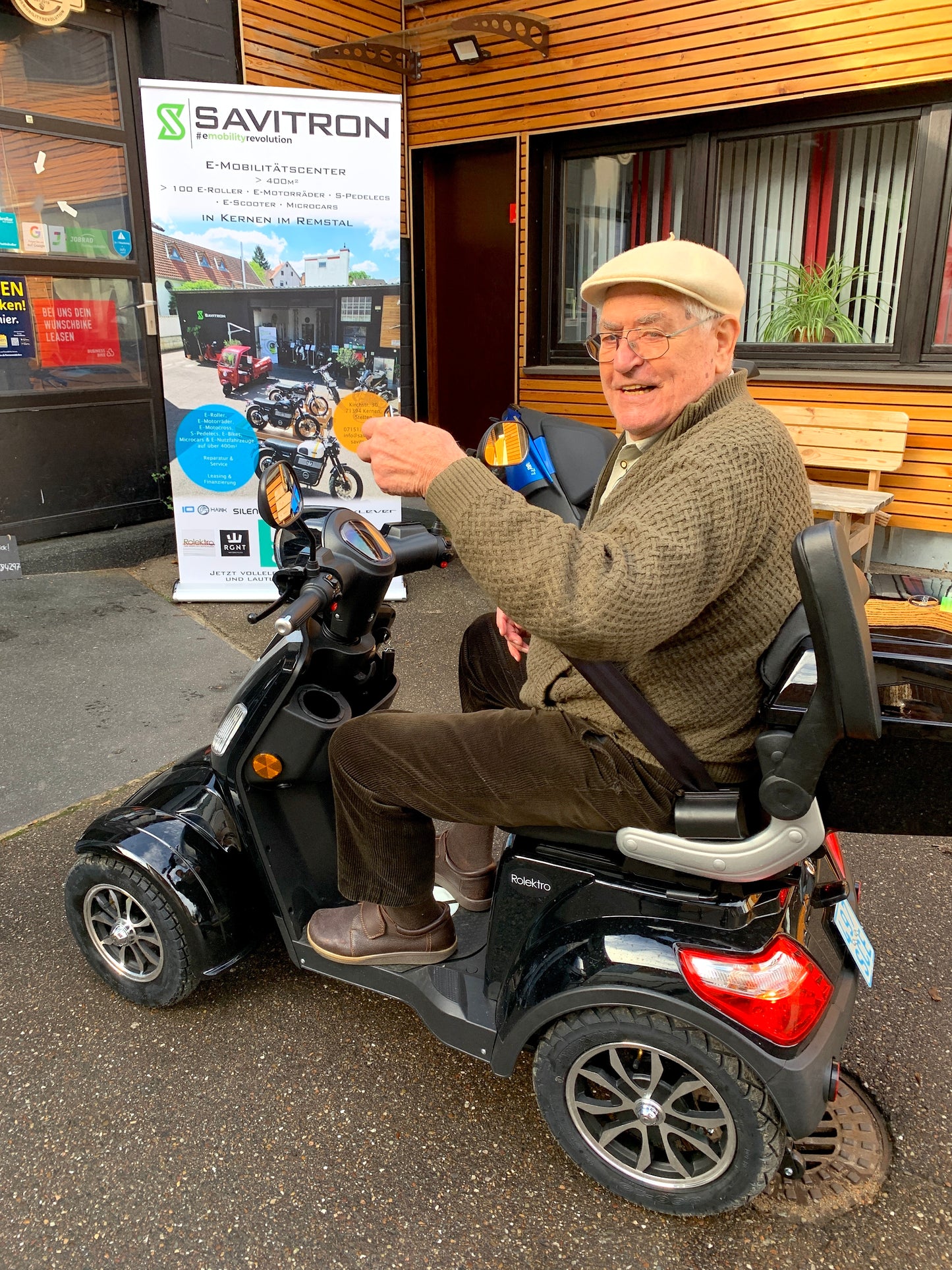 "Hergoles!" 89-jähriger Schwabe freut sich, weil er mit seinem E-Quad endlich wieder mobil ist. Rolektro E-Quad 25 V.2 Blei-Gel, Schwarz, 25 km/h